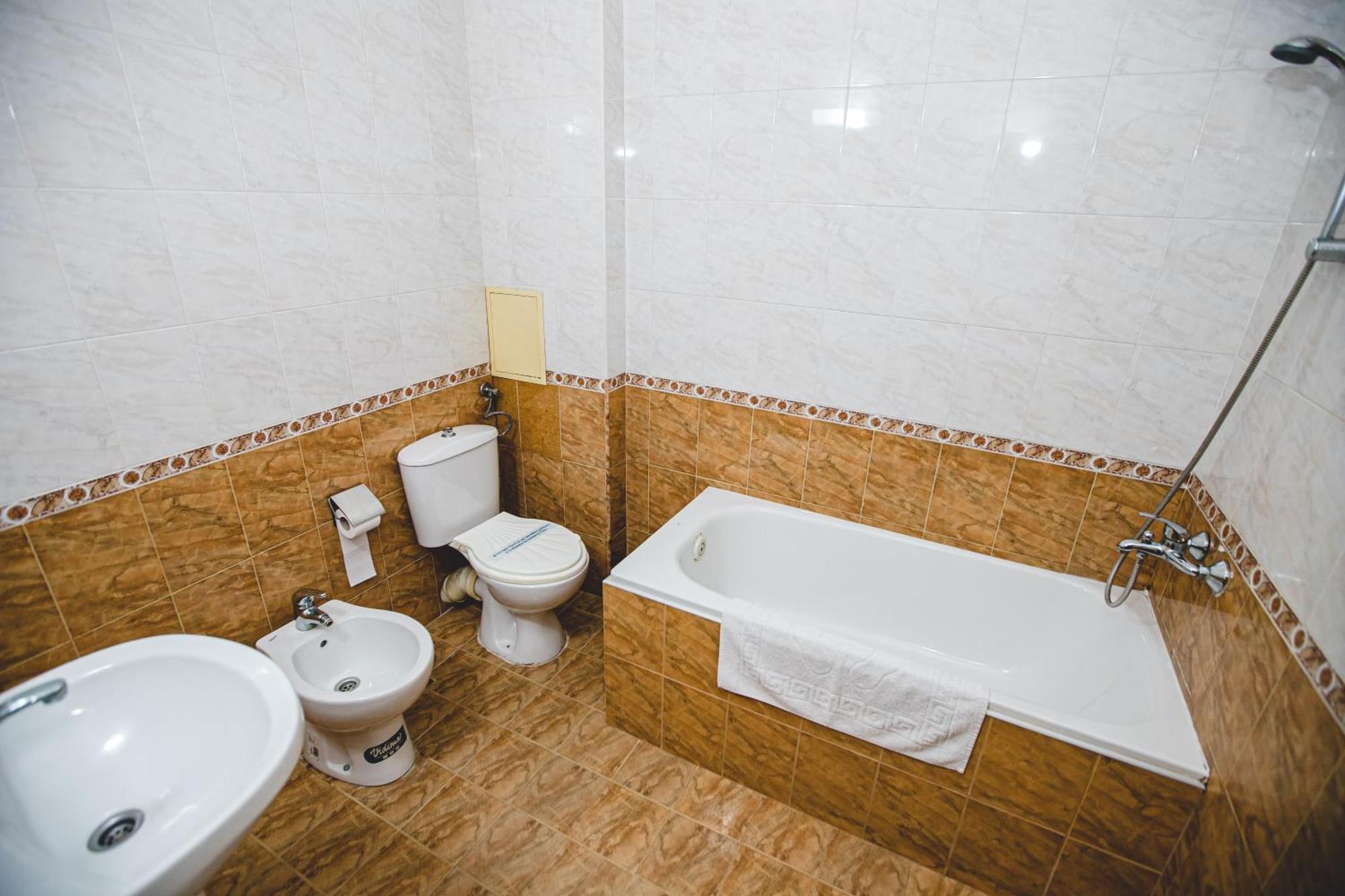 Rodopi Hotel Haskovo Buitenkant foto