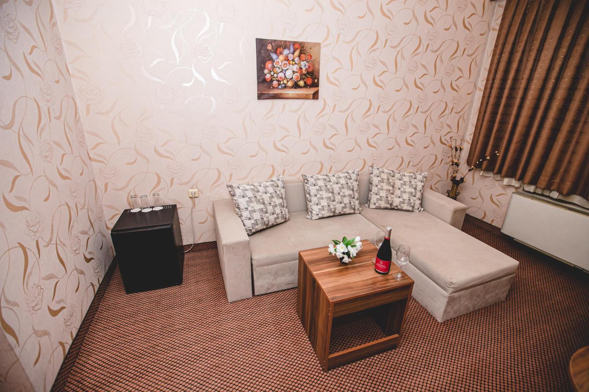 Rodopi Hotel Haskovo Buitenkant foto