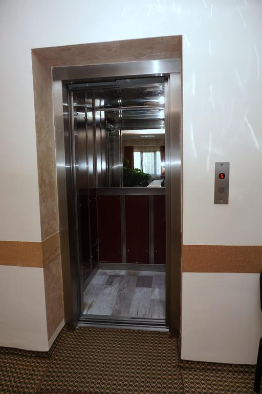 Rodopi Hotel Haskovo Buitenkant foto