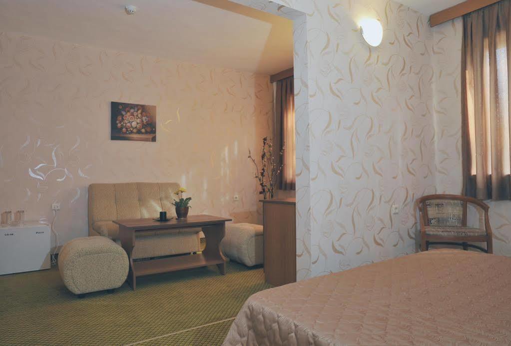 Rodopi Hotel Haskovo Buitenkant foto