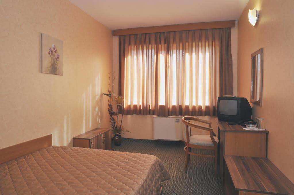 Rodopi Hotel Haskovo Buitenkant foto
