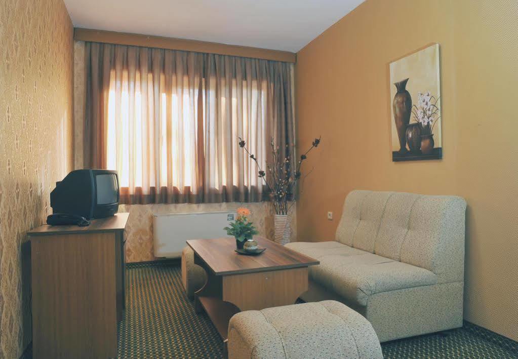 Rodopi Hotel Haskovo Buitenkant foto